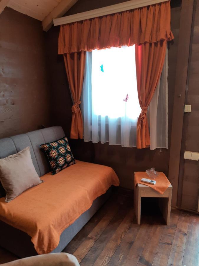 Mali Raj Apartmani Cetinje Exterior foto