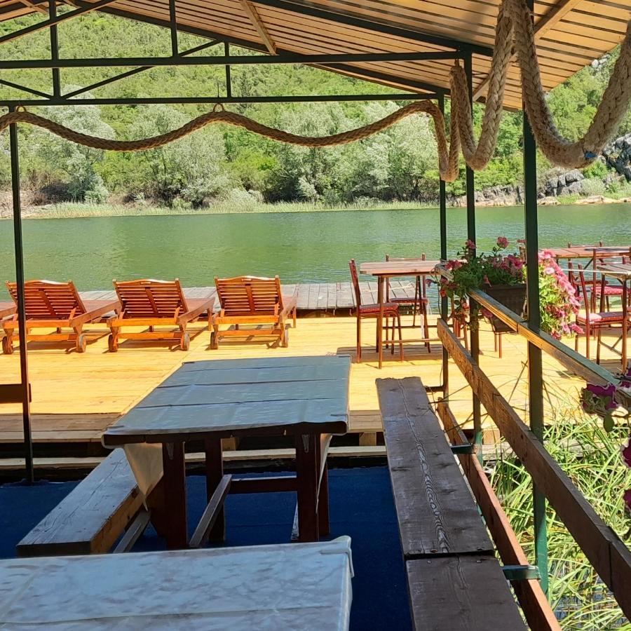 Mali Raj Apartmani Cetinje Exterior foto