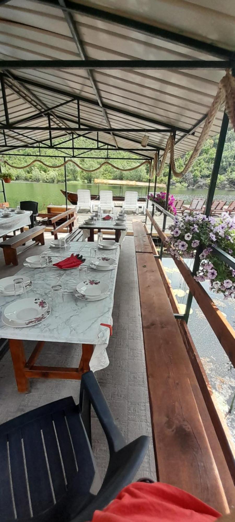 Mali Raj Apartmani Cetinje Exterior foto